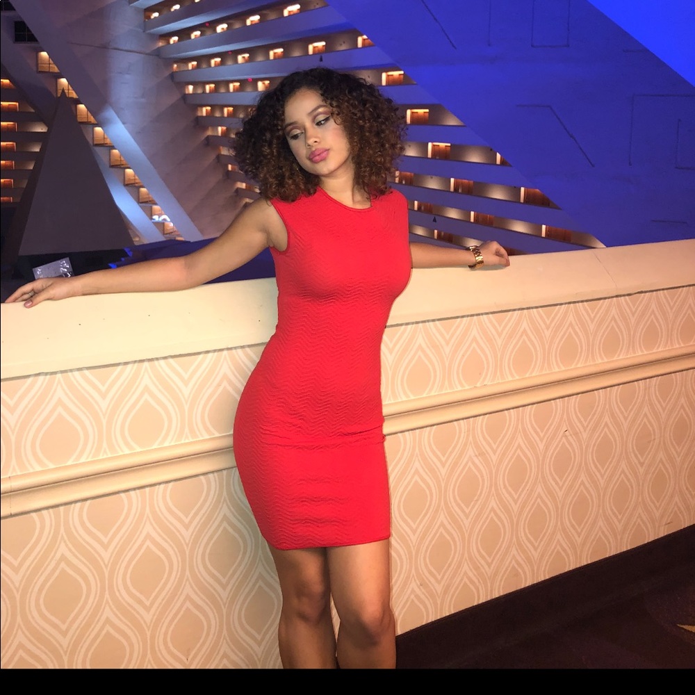 Bodycon mini red dress